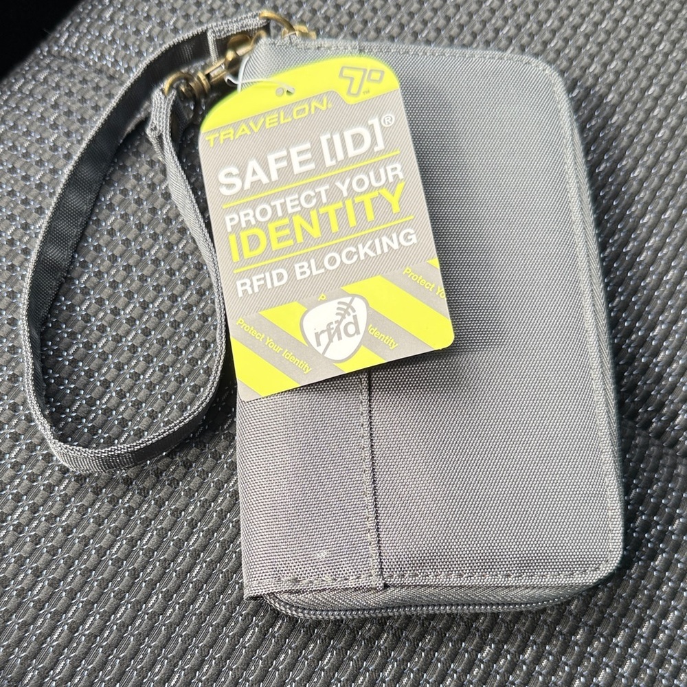 Travelon RFID Blocking Wallet with Wrist Strap in Gray NWT
